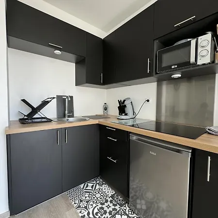 Сasa de vacaciones House In With Private Courtyard Le Mans
