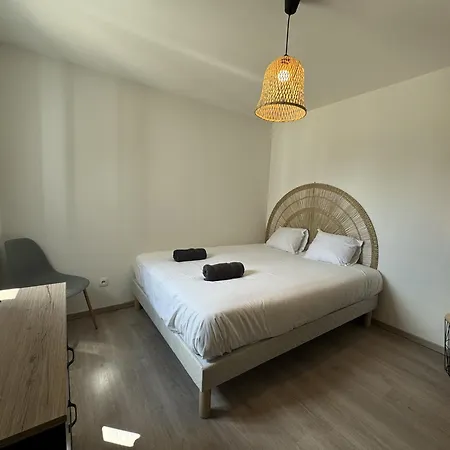 Сasa de vacaciones House In With Private Courtyard *