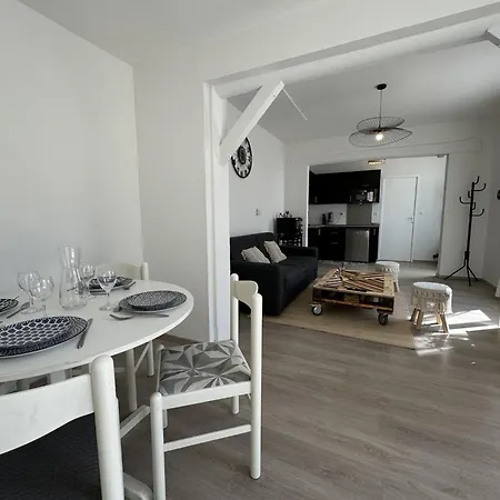 House In With Private Courtyard *