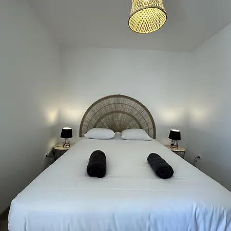 House In With Private Courtyard Сasa de vacaciones Le Mans