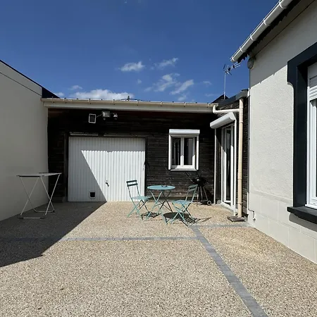 Сasa de vacaciones House In With Private Courtyard *