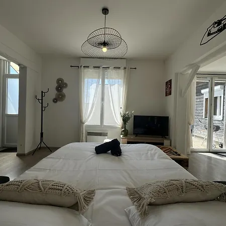 House In With Private Courtyard Сasa de vacaciones Le Mans